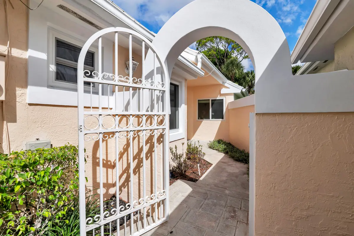 low-1 at 9213 Heathridge Drive, West Palm Beach