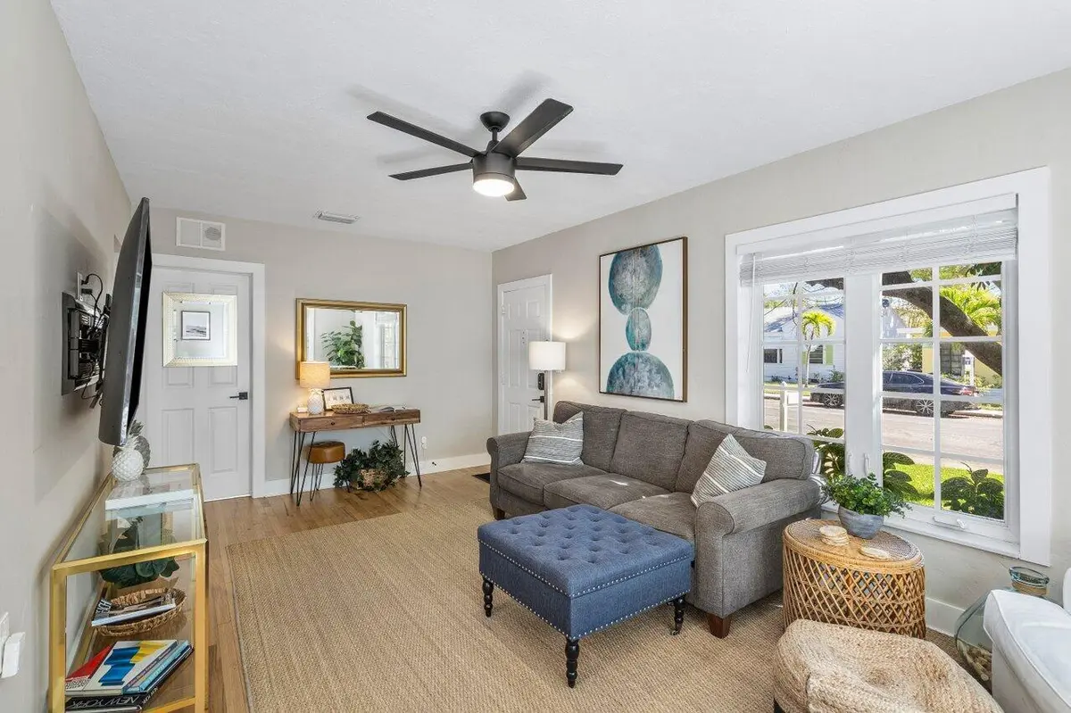 Living at 215 S Palmway, Lake Worth Beach