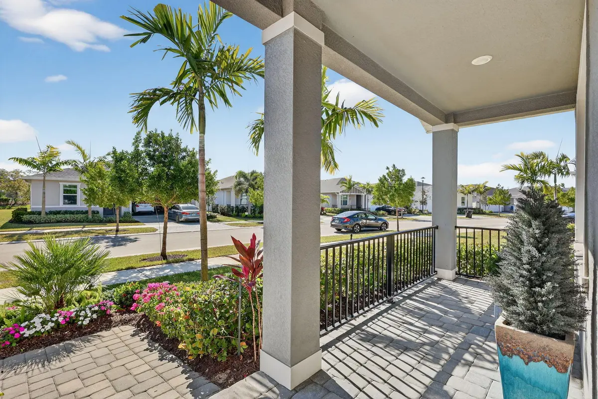 5-web-or-mls-7R7A4523 at 6761 NW Cloverdale Avenue, Port St. Lucie