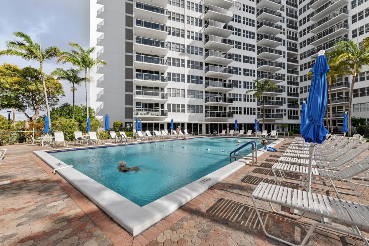 Back of Complex at 3300 NE 36th Street 1415, Fort Lauderdale