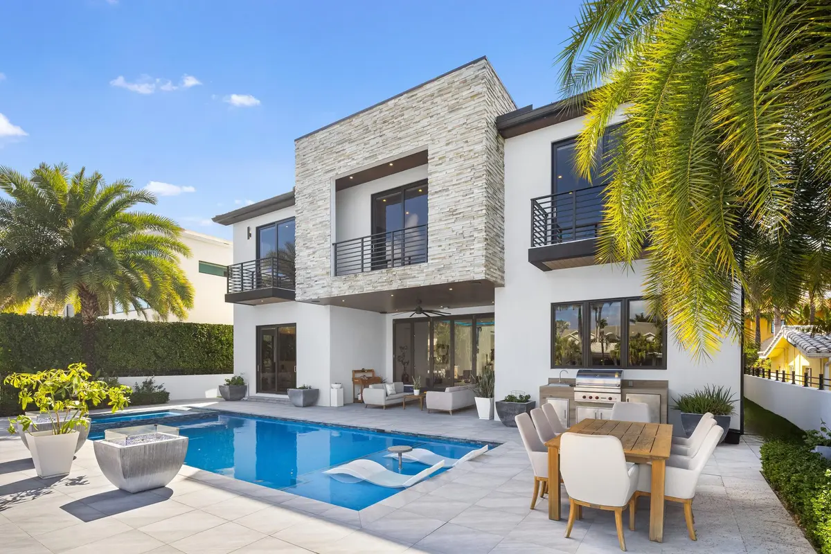 Pool at 424 Coconut Isle Drive, Fort Lauderdale