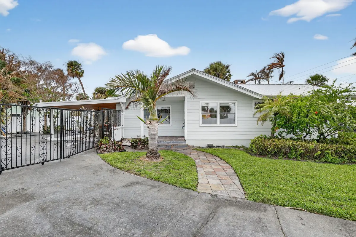 51-web-or-mls-3A5A8279 at 4490 NE Indian River Drive, Jensen Beach