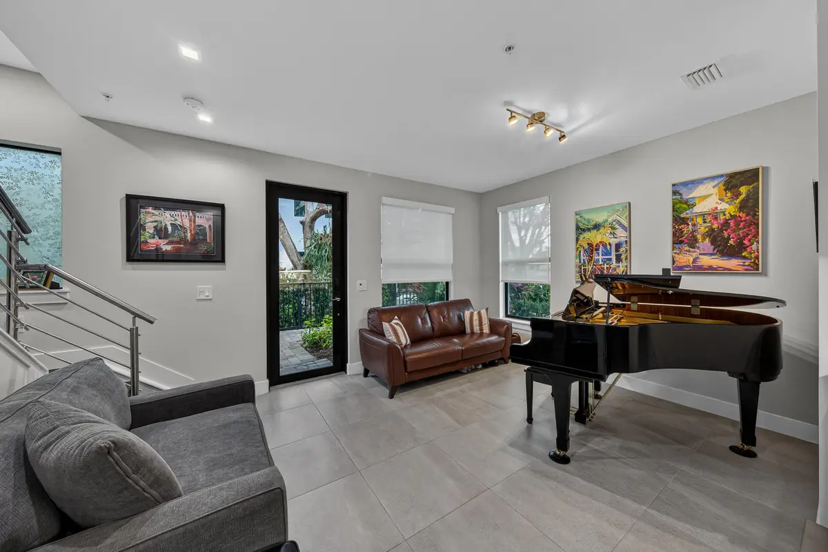 Coffelt-43 at 615 NE 22nd Drive, Wilton Manors