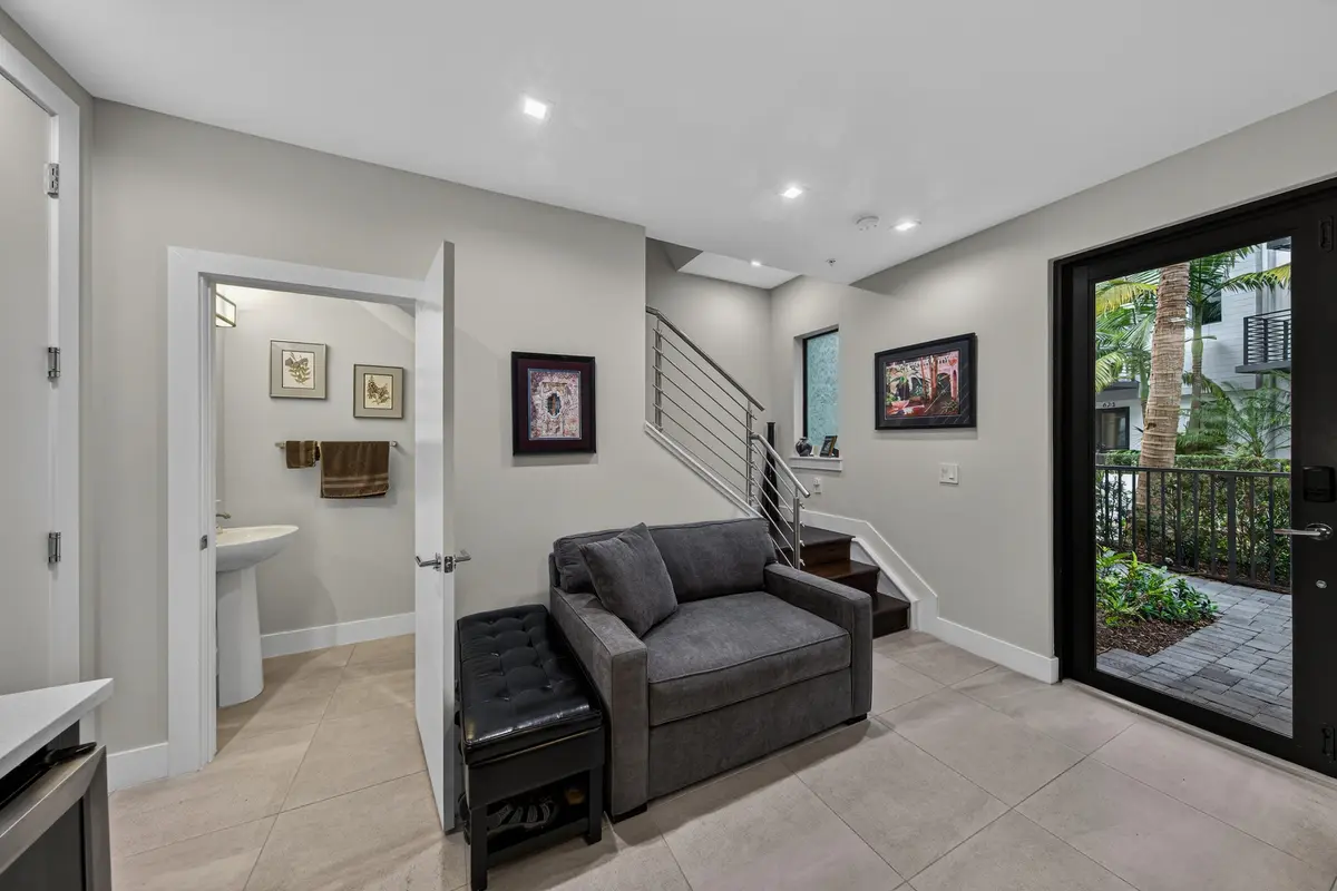 Coffelt-44 at 615 NE 22nd Drive, Wilton Manors