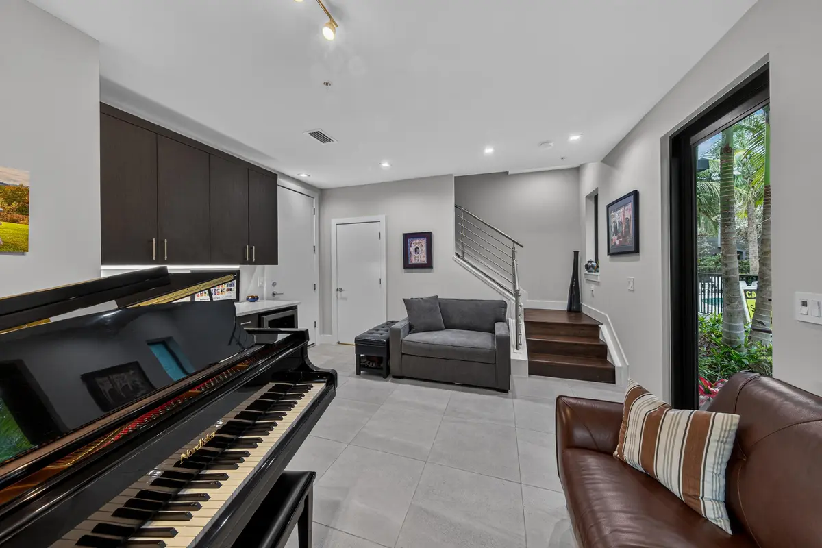 Coffelt-42 at 615 NE 22nd Drive, Wilton Manors