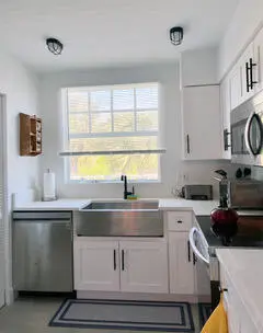 kitchen at 606 Mainsail Circle, Jupiter