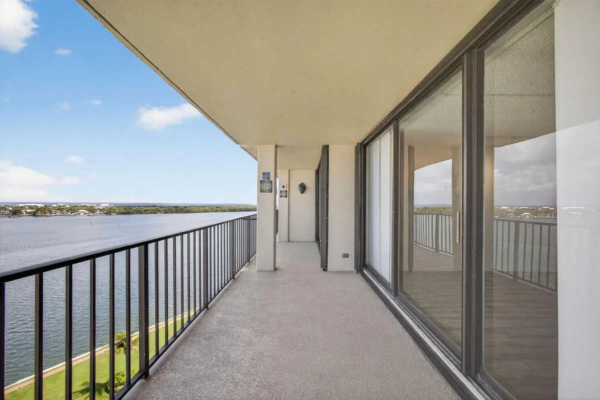 4-web-or-mls-5D1A5610 at 134 Lakeshore Drive T13, North Palm Beach