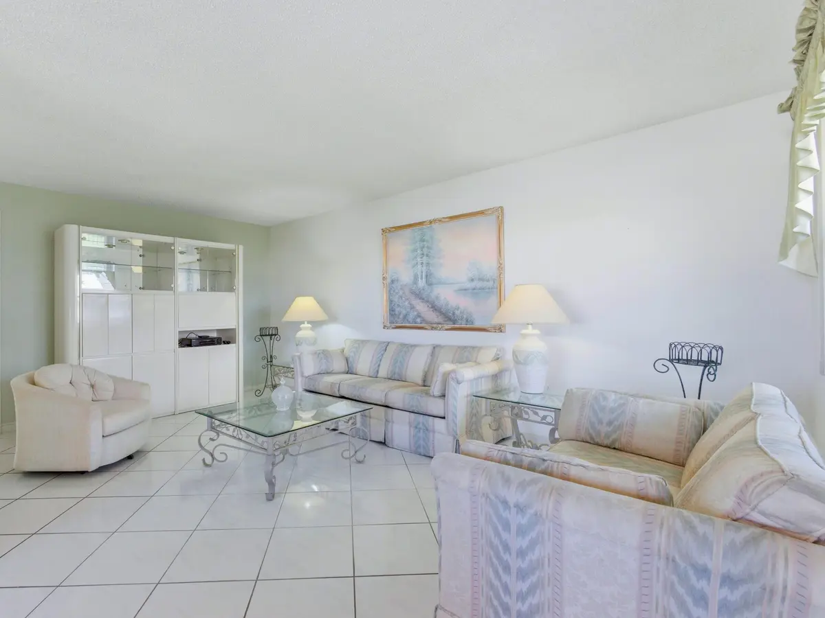 Living at 680 W Horizons W 212, Boynton Beach