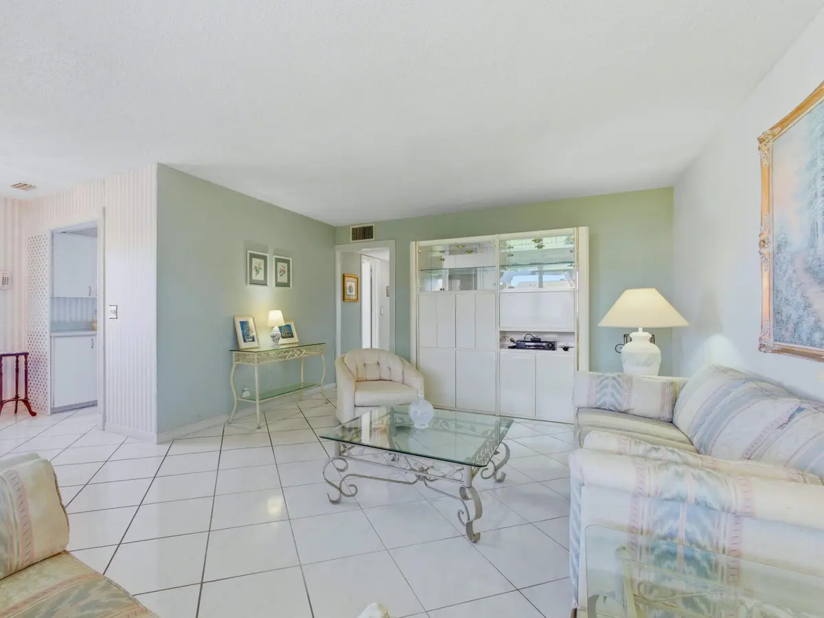 Living at 680 W Horizons W 212, Boynton Beach