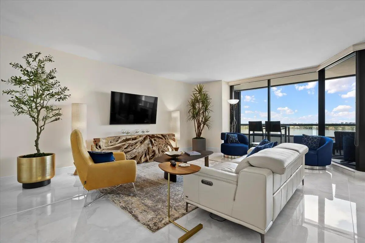 12-LUX_8110 at 100 Lakeshore Drive 1154, North Palm Beach