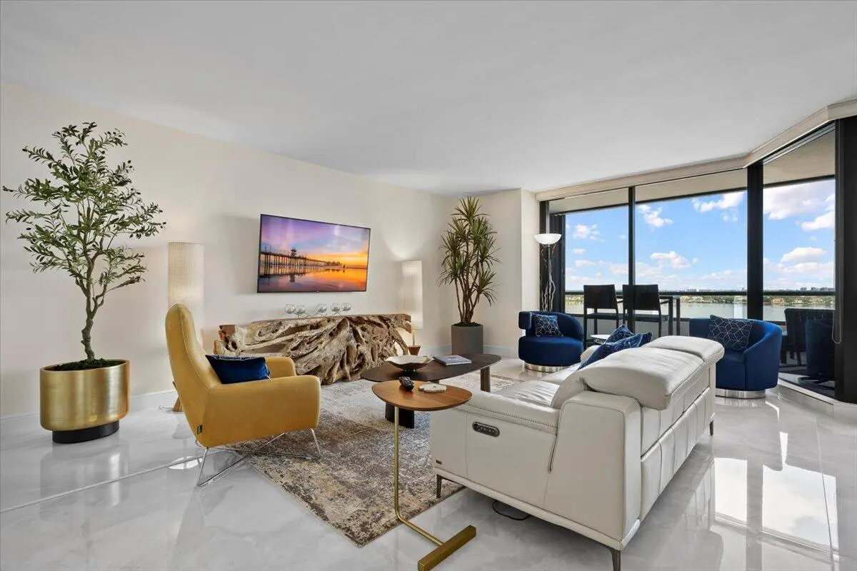 13-LUX_8110.jpg1 at 100 Lakeshore Drive 1154, North Palm Beach