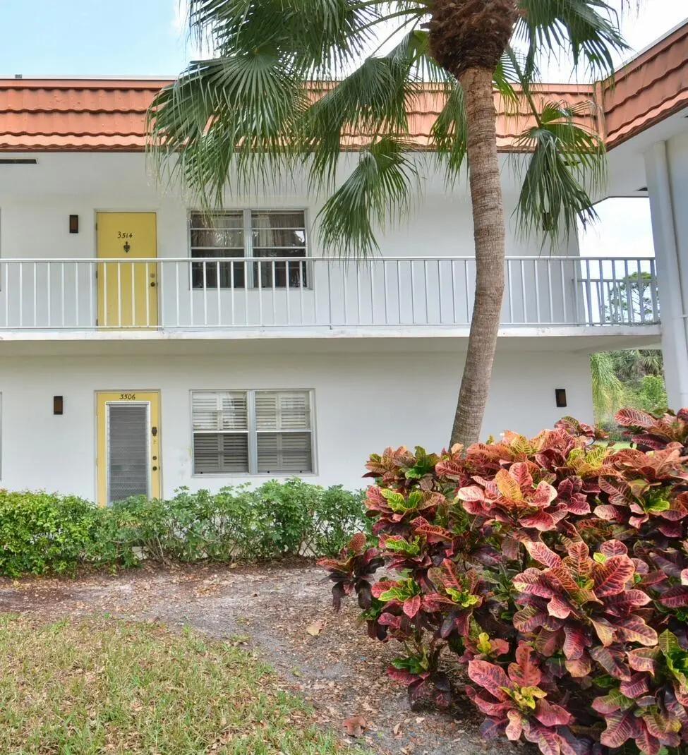 vdl3506 door at 1225 NW 21st Street 3506, Stuart