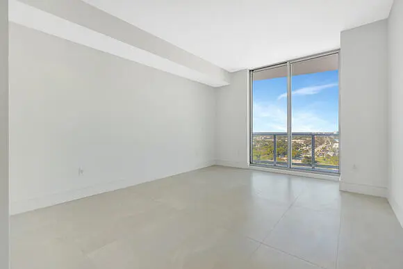 Nautilus 220 Master at 220 Lake Shore Drive 2105, Lake Park