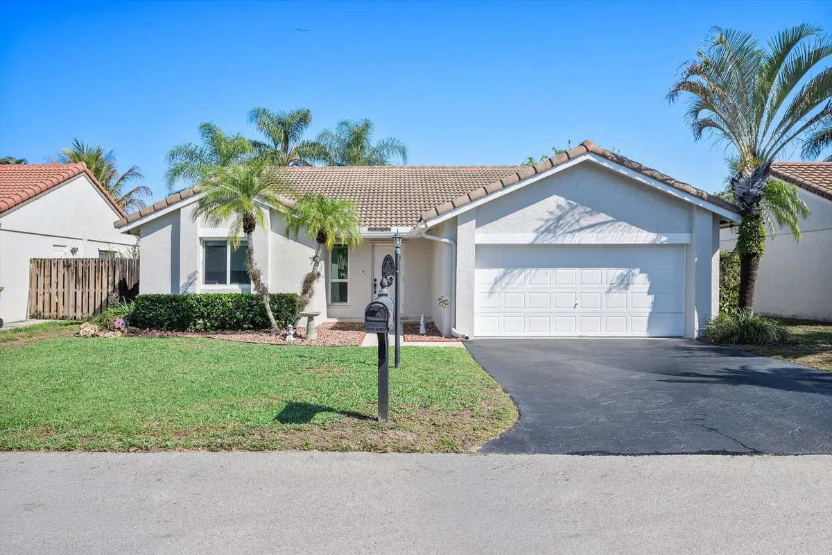 04-15541 Dover Ct_004 at 15541 Dover Court, Davie