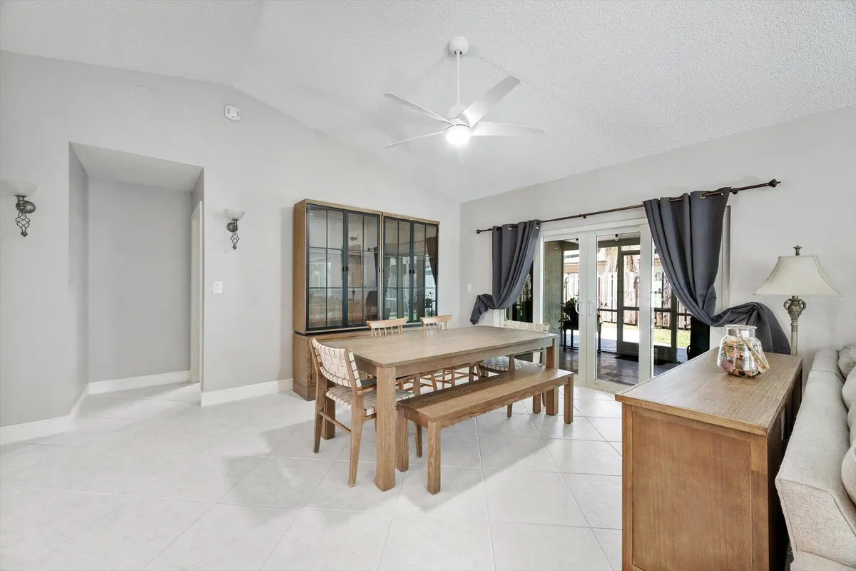 11-15541 Dover Ct_011 at 15541 Dover Court, Davie