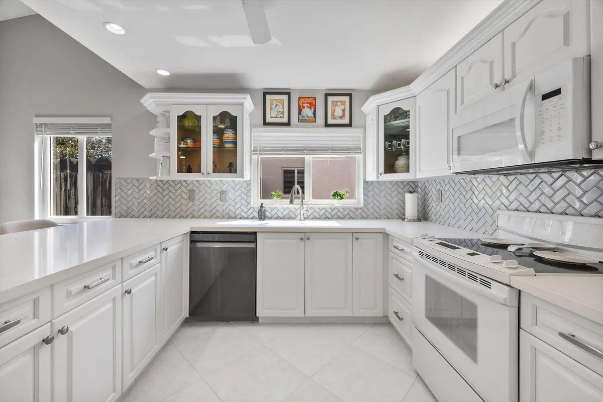 17-15541 Dover Ct_017 at 15541 Dover Court, Davie