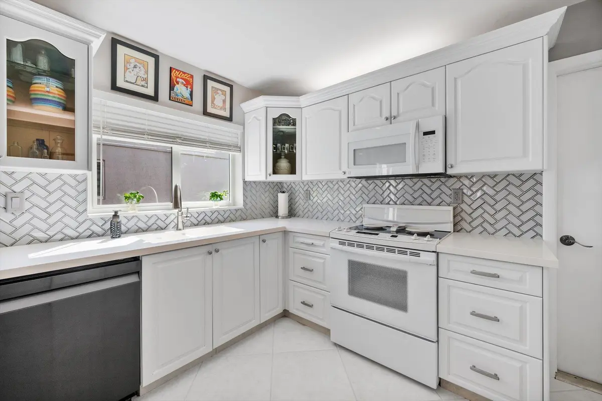 18-15541 Dover Ct_018 at 15541 Dover Court, Davie