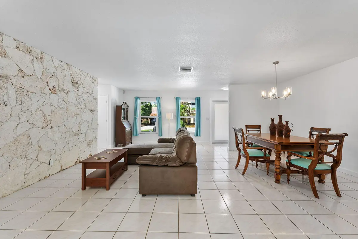 ditty 16 at 788 NW 7th Drive, Boca Raton