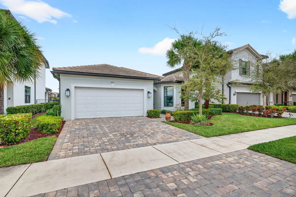 2-web-or-mls-699A4771 at 2455 Primrose Place, Oakland Park