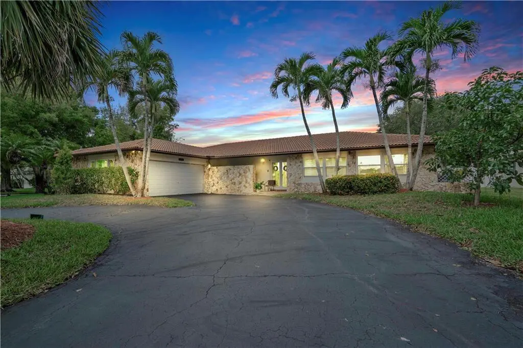 208 ext pic 1 at 208 NW 91st Avenue, Coral Springs