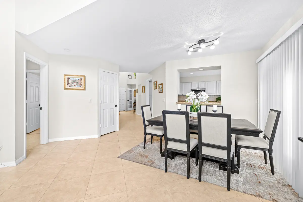 Dining area at 218 W Canterbury Dr W, Palm Beach Gardens