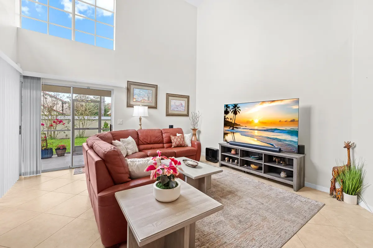 Living room at 218 W Canterbury Dr W, Palm Beach Gardens