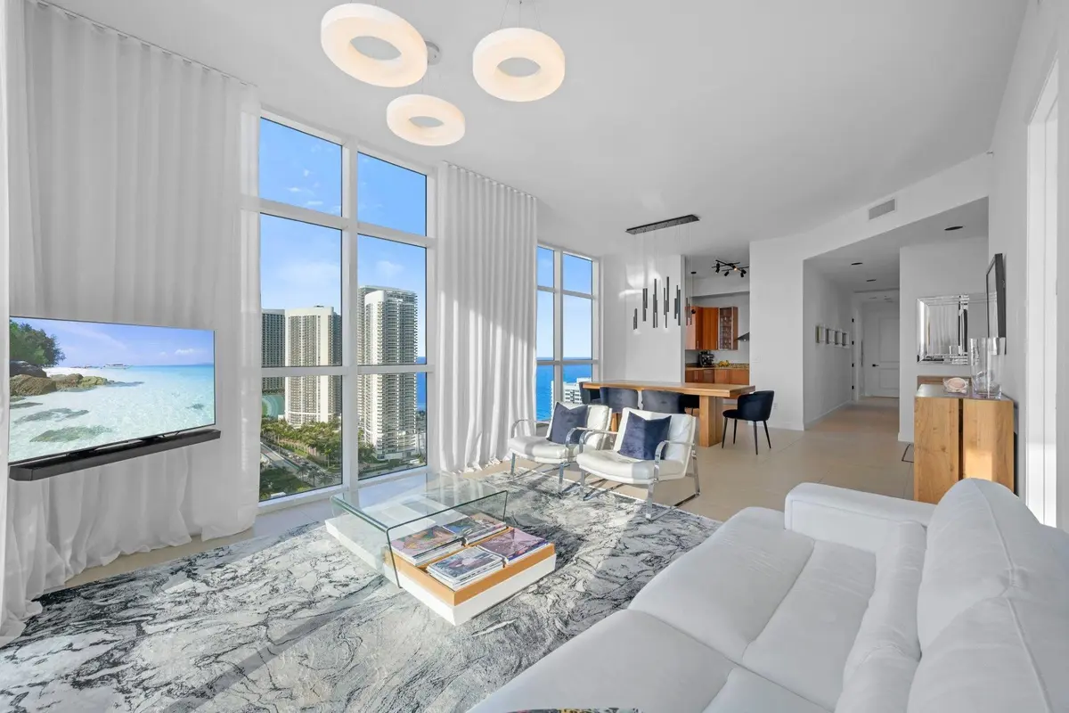Schsg-zw at 1945 S Ocean Drive Ph 2808, Hallandale Beach