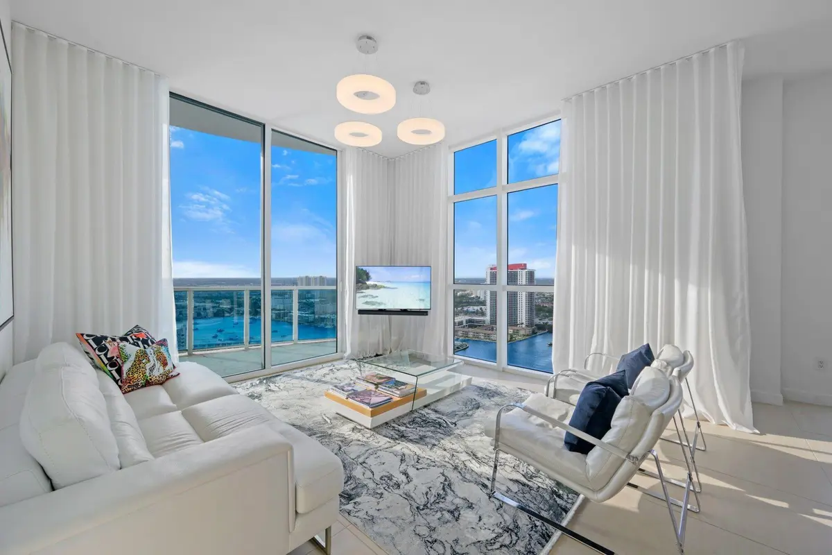trQFfKjg at 1945 S Ocean Drive Ph 2808, Hallandale Beach