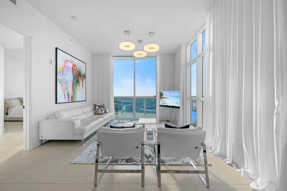 y3yTTO5A at 1945 S Ocean Drive Ph 2808, Hallandale Beach
