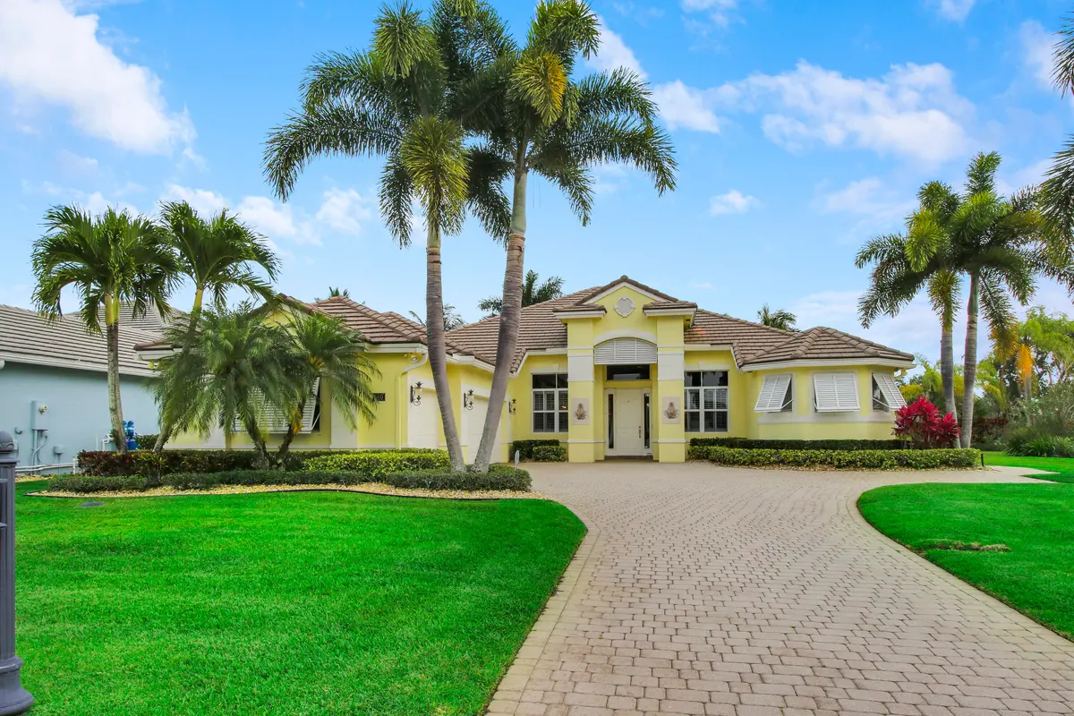 Front Exterior at 660 SW Yacht Basin Way, Stuart