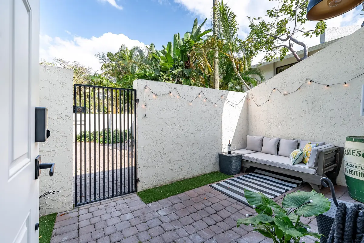 Front Patio at 563 NE 7th Avenue 1B, Fort Lauderdale