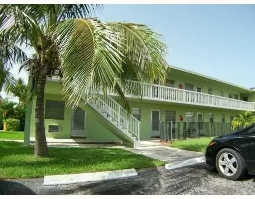 Building at 702 N L Street 13, Lake Worth Beach
