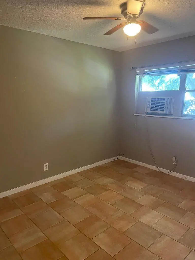 Bed at 702 N L Street 13, Lake Worth Beach