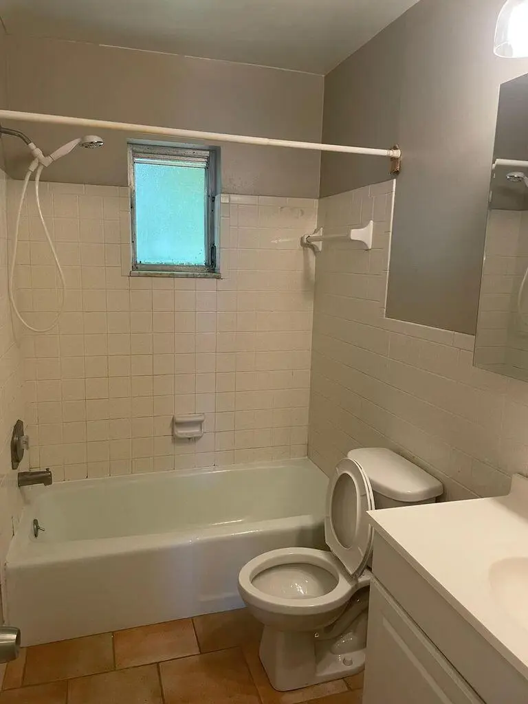 Bath at 702 N L Street 13, Lake Worth Beach