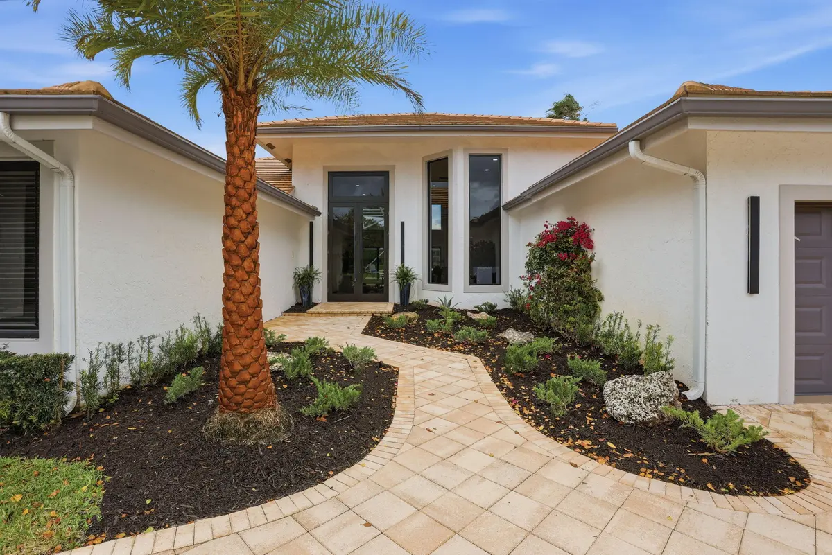 7-web-or-mls-0E2A9642 at 11180 Isle Brook Court, Wellington