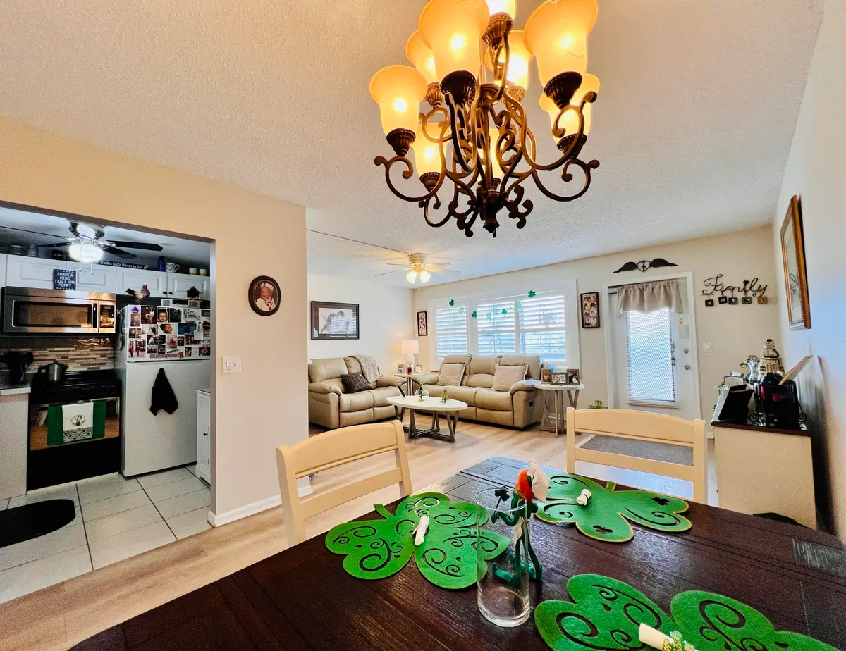 Dining to Front at 334 Southampton B, West Palm Beach