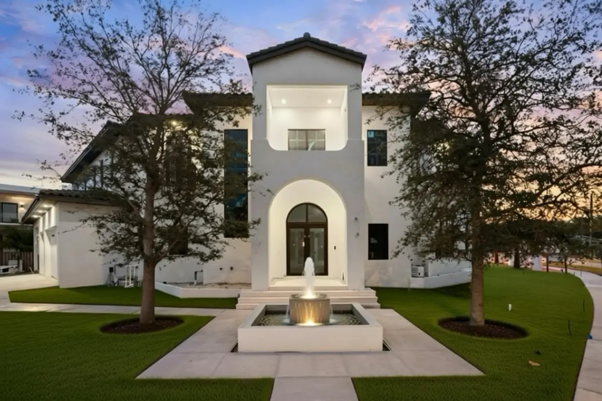 Main Entrance at 298 NE 8th Street, Boca Raton