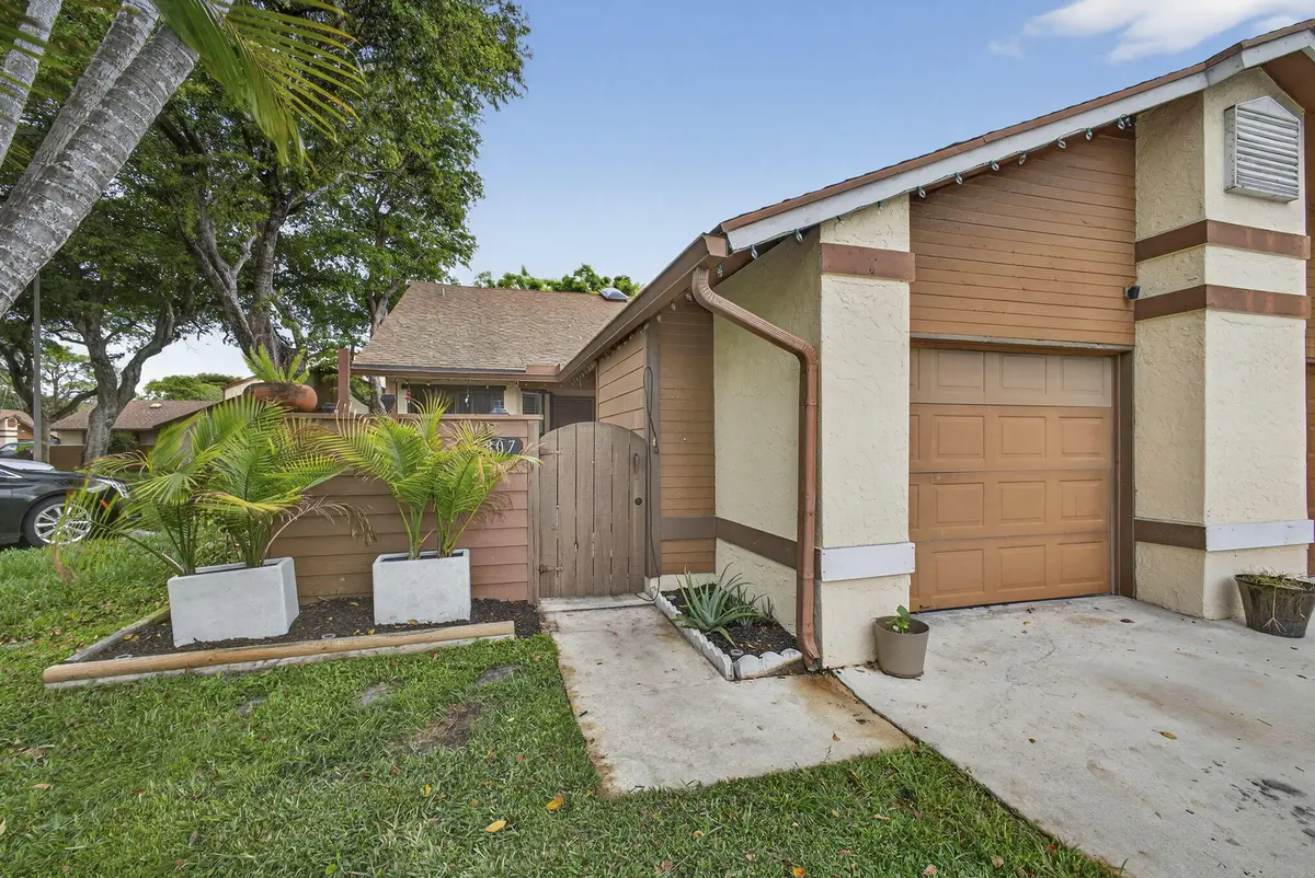Front at 3807 Collinwood Lane, West Palm Beach