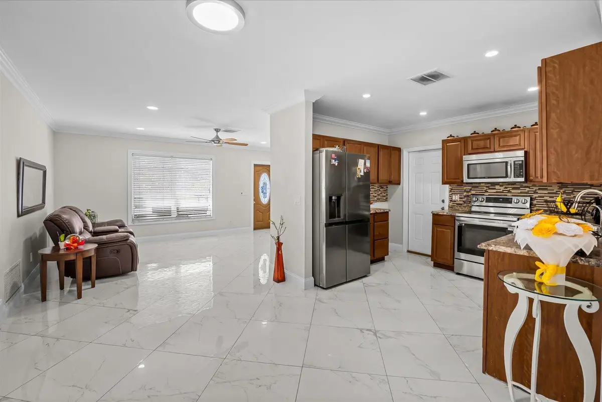 07-403 in-13 at 403 NE Oleander Avenue, Port St. Lucie