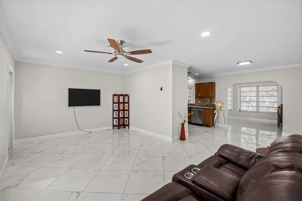06-403 in-12 at 403 NE Oleander Avenue, Port St. Lucie