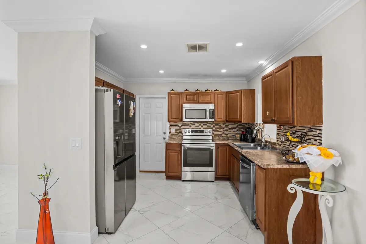 08-403 in-18 at 403 NE Oleander Avenue, Port St. Lucie