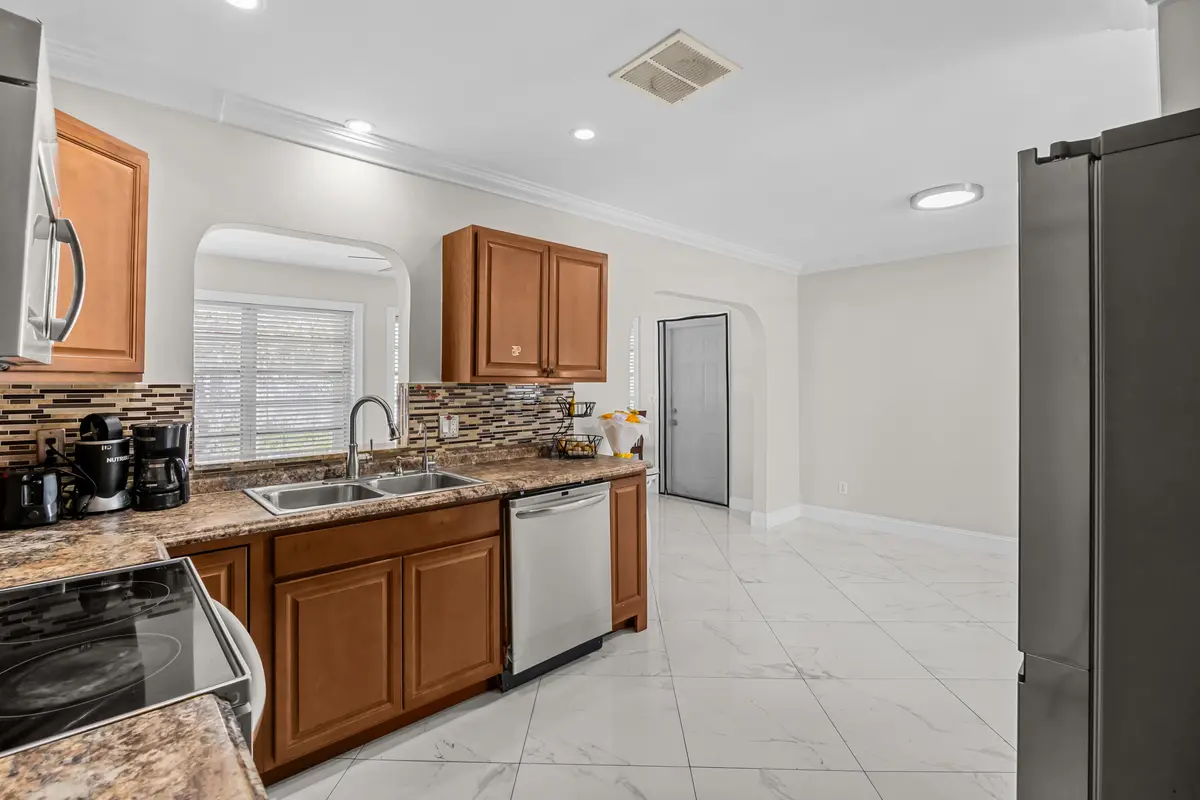11-403 in-15 at 403 NE Oleander Avenue, Port St. Lucie