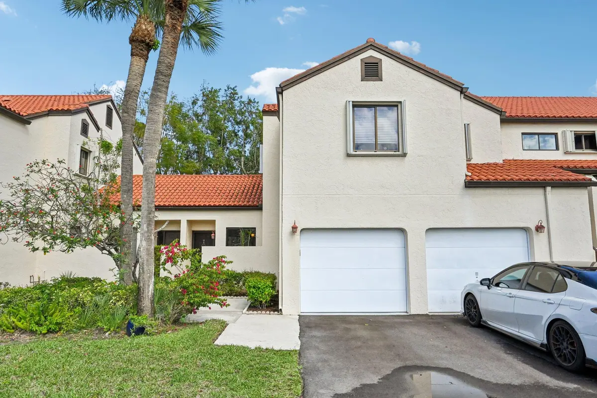 Garage at 22 Via De Casas 103, Boynton Beach