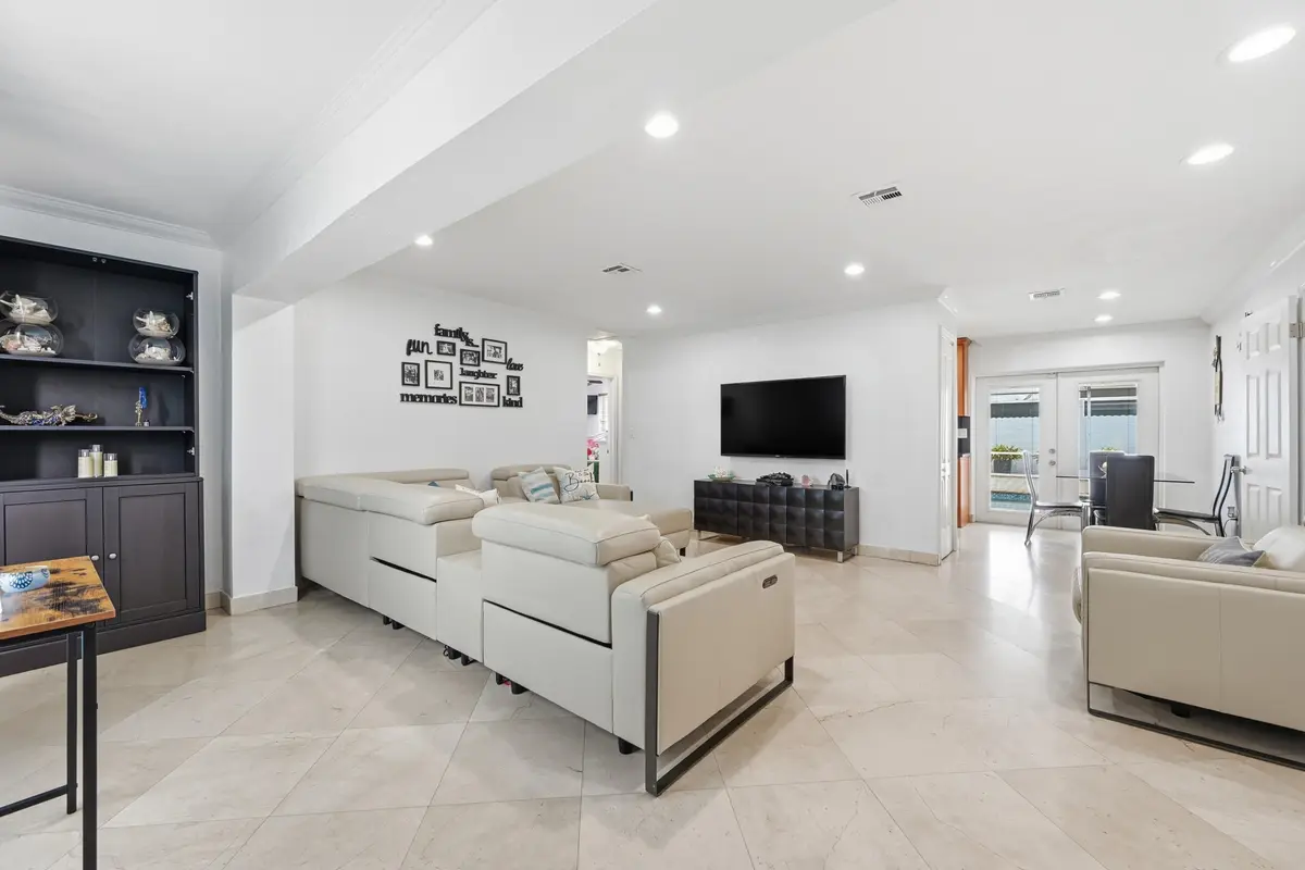 01_stl_7073 at 6271 Harding Street, Hollywood