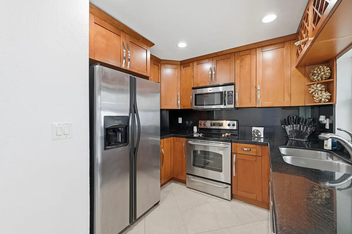 07_stl_7103 at 6271 Harding Street, Hollywood