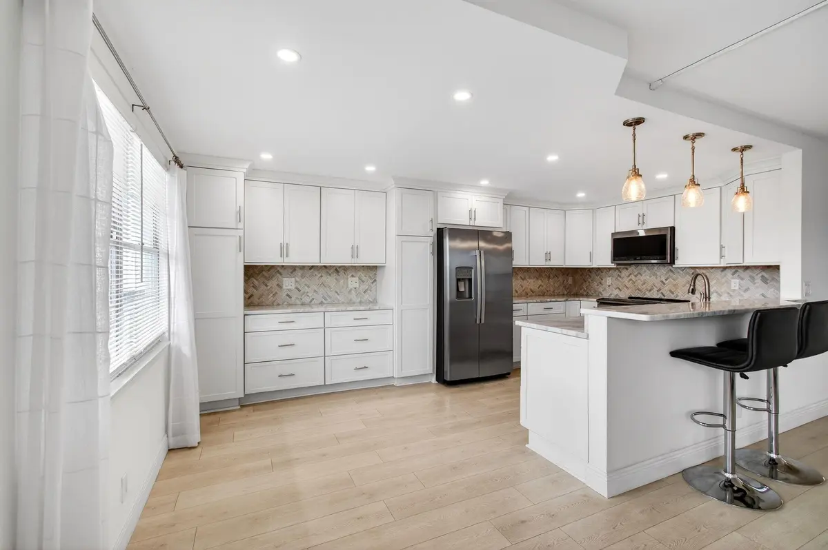 Updated recessed lighting at 3084 Oakridge U, Deerfield Beach