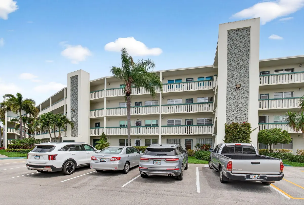 Oakridge U Luxury Hi-Rise at 3084 Oakridge U, Deerfield Beach