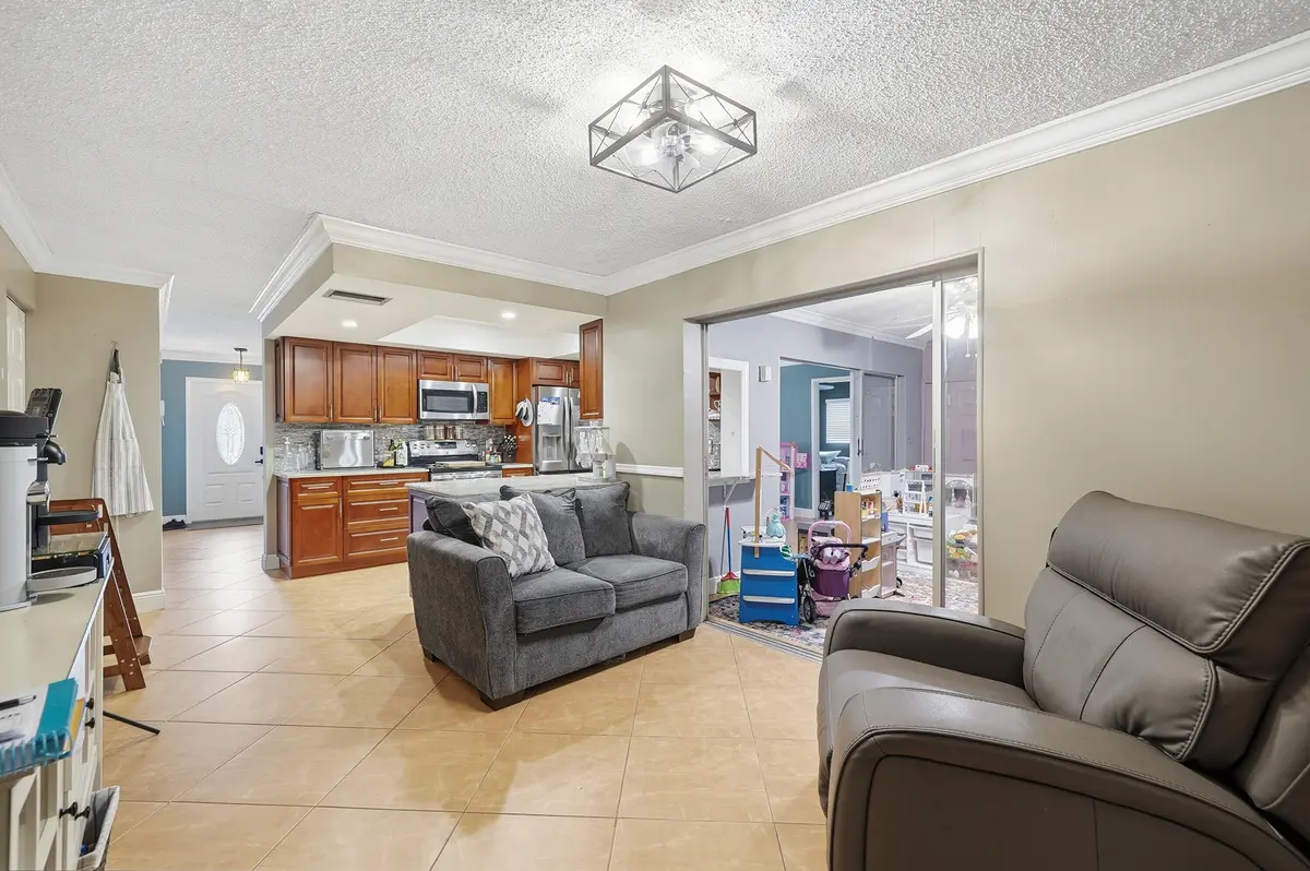 18_dsc09900 at 2301 NW 37th Avenue, Lauderdale Lakes