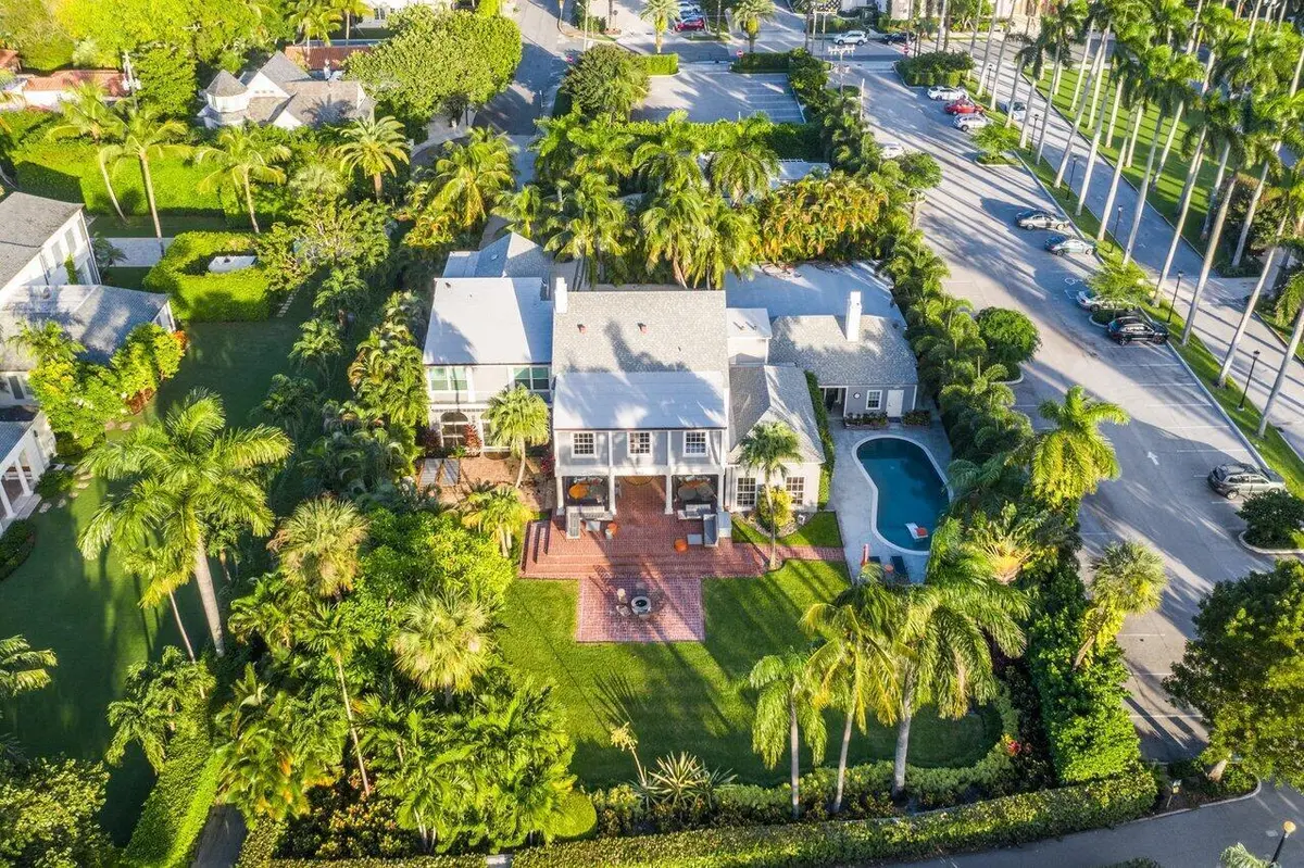 Aerial at 15 S Lake Trail, Palm Beach