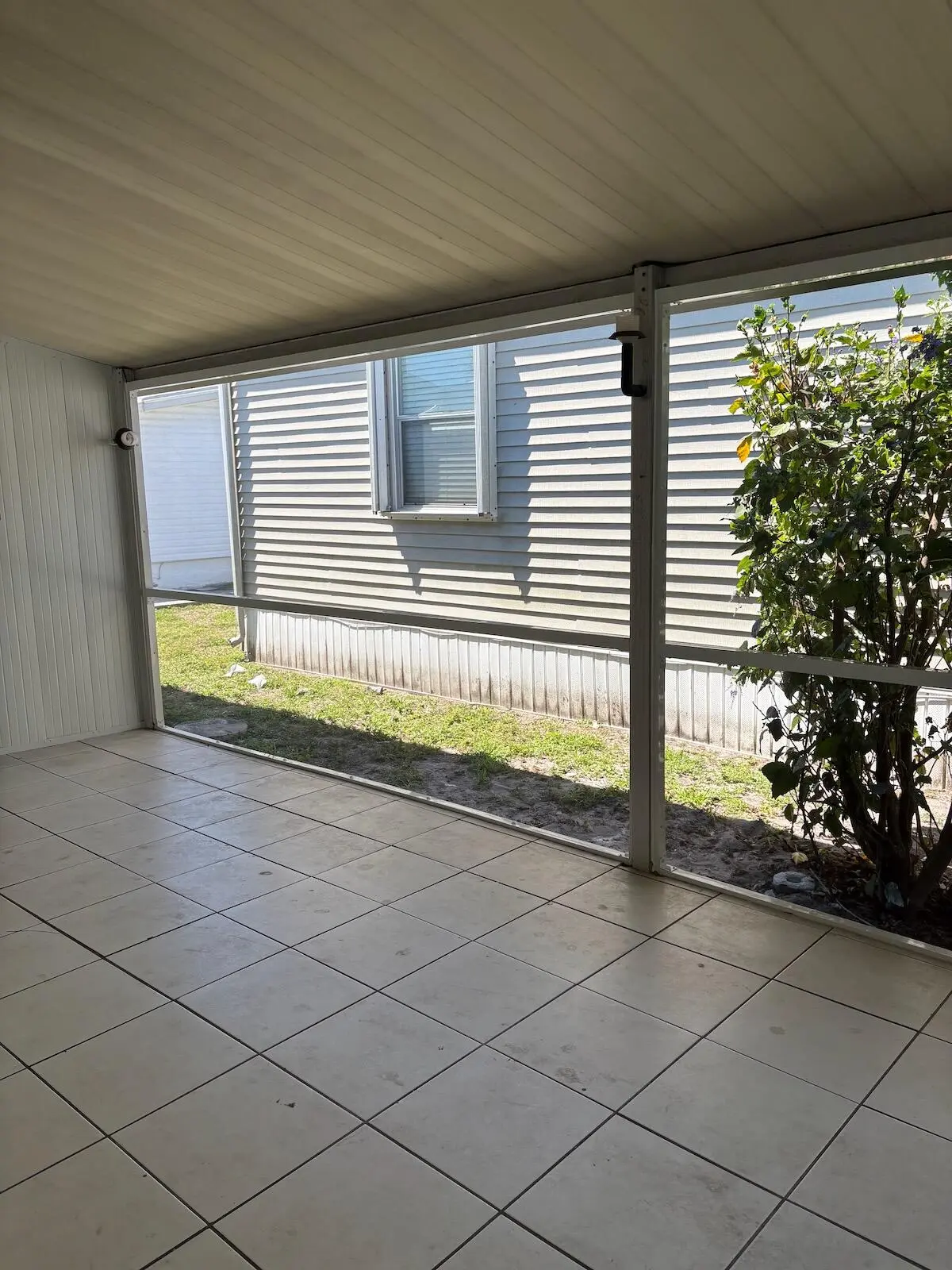 IMG_9165 at 2410 SW 50th Street, Dania Beach